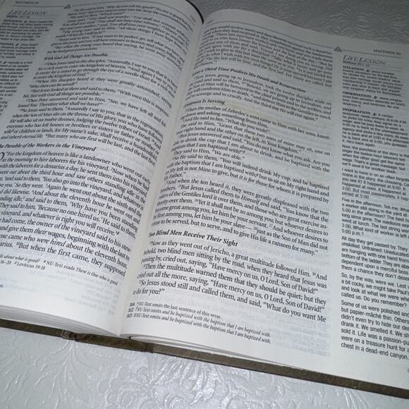 The Inspirational Study Bible by Max Lucado 1991 Hardcover NKJV Life Lessons God - Picture 9 of 13